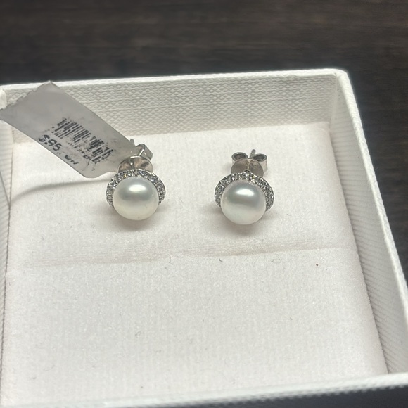 ✨Pearl Earrings✨ - Picture 3 of 3